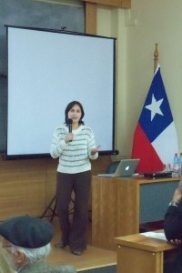 Profesora Astrid Morales estuvo a cargo de la exposición "Reconocimiento a una Trayectoria"
