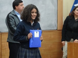 Emiliana Reinoso del Colegio San Pedro Nolasco recibió medalla de bronce por  su participación en Olimpiadas 