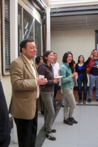 El director del Programa de Magíster, Arturo Mena, da la bienvenida a los alumnos