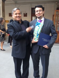 Jaime Mena, Vicedecano de la Facultad de Ciencias, junto a Nicolás Alarcón, profesor IMA galardonado. 