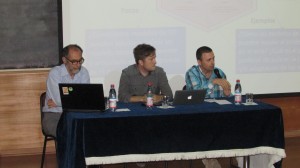 Mesa de discusión integrada por doctores José Carrillo (UHU, España), Raimundo Olfos (PUCV, Chile) y Francisco Rojas (PUC, Chile).
