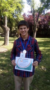 Diego Rojas La Luz, estudiante particular, ganador de medalla de plata nivel menor. 